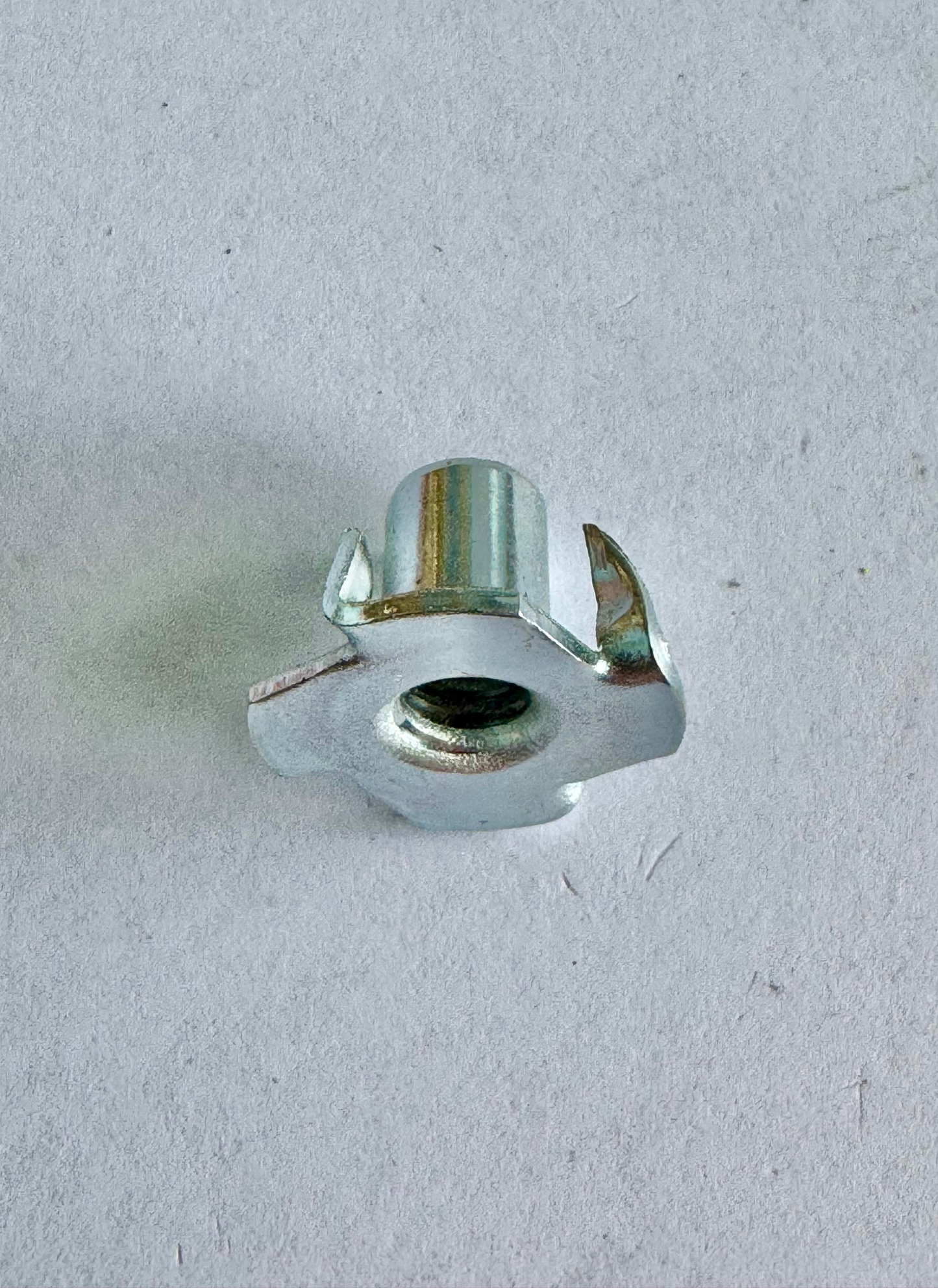 NUT 1/4-20 TEE 7/16 4-PRONG [AA6598]