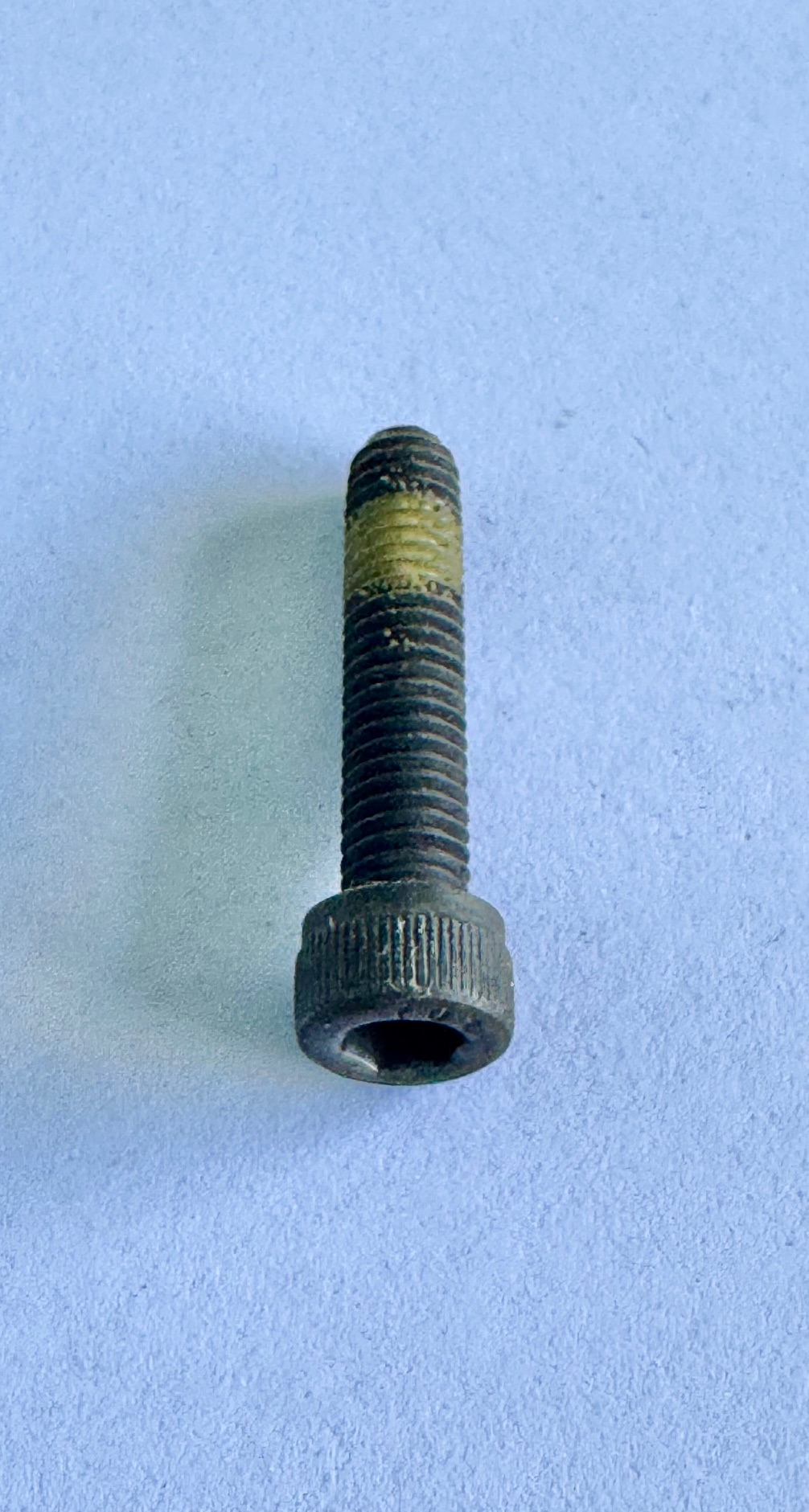 BOLT 10-32 X 7/8 SHCS W/ NYLON PIN (BLACK OXIDE) [AA6899]