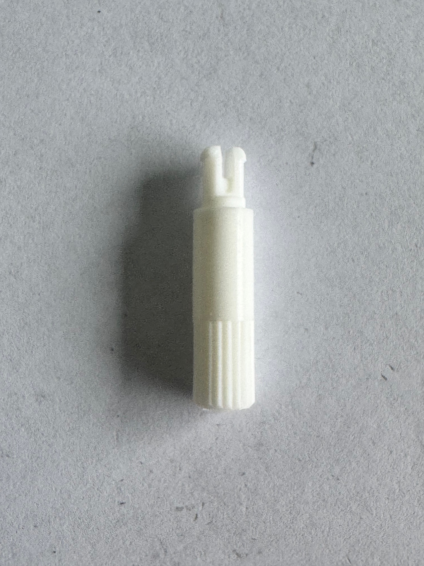 POT TRIM SHAFT W/PT  2309 (ISKRA IP15-22 WHITE  IP15ND) (PIHER 5214  PT-15  2 BLACK) (PIHER 5214CREAM) [E02402]